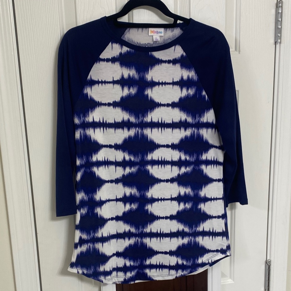 Gently Used - LulaRoe Randy Unisex Baseball Style top (L)